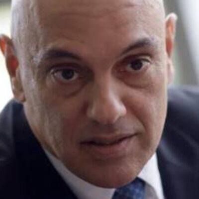 Senadores elaboram pedido de impeachment de Moraes