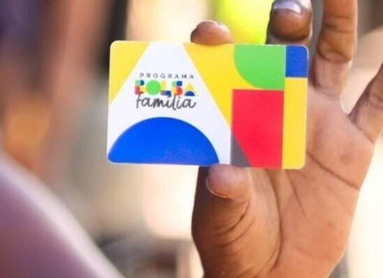 Beneficiários do Bolsa Família gastam R$ 3 bi com apostas em agosto, diz BC