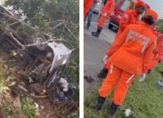 Quatro pessoas morrem e 10 ficam feridas após ônibus cair em ribanceira na Bahia