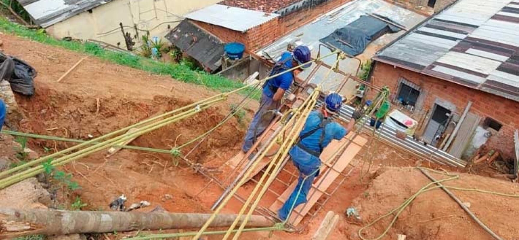 Prefeitura de Ilhéus intensifica obras de contenção de encosta no município, com avanços no Alto da Tapera