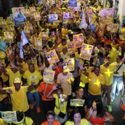 Caminhada histórica: Multidão toma as ruas da Conquista em apoio a Bento, Kátia e Marão