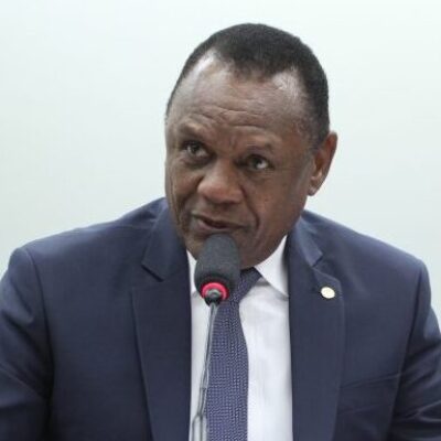 Projeto isenta certidão de casamento da cobrança das taxas de cartório