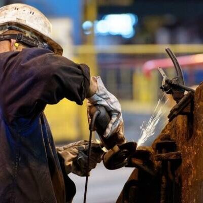 Brasil precisa qualificar 14 milhões de profissionais da indústria até 2027, diz CNI