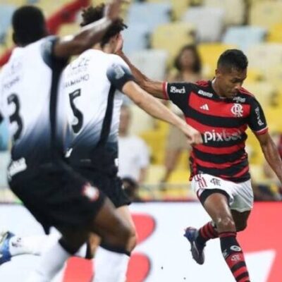 Flamengo vence Corinthians na estreia de Filipe Luís e sai na frente na Copa do Brasil