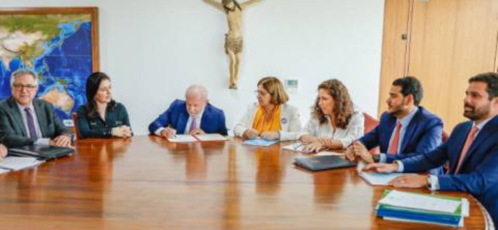 Lula sanciona lei que aumenta pena de feminicídio para até 40 anos