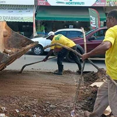 Prefeitura de Ilhéus realiza serviços de limpeza e pavimentação em diversas localidades