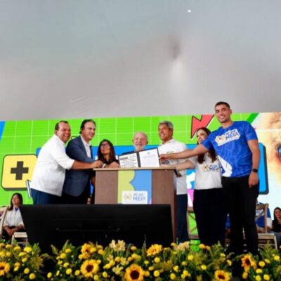 Em evento com 10 mil estudantes, Lula anuncia na Bahia expansão do Programa Pé-de-Meia