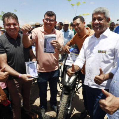 Agricultores familiares do Território de Irecê recebem motocicletas e tablets