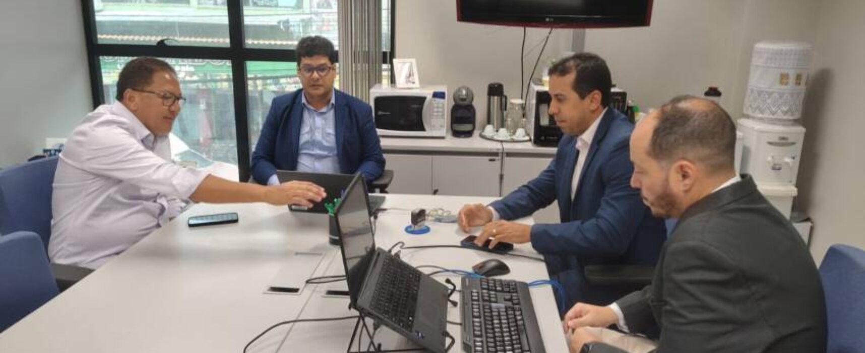 Prefeito Augusto Castro cobra agilidade nas obras de urbanização da Beira-Rio