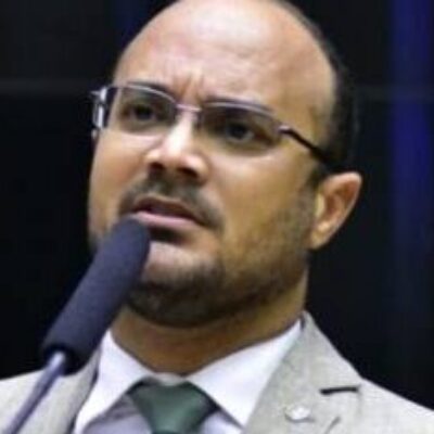 Capitão Alden critica proibição de celulares em sala de aula: ‘forma de ocultar a doutrinação ideológica’