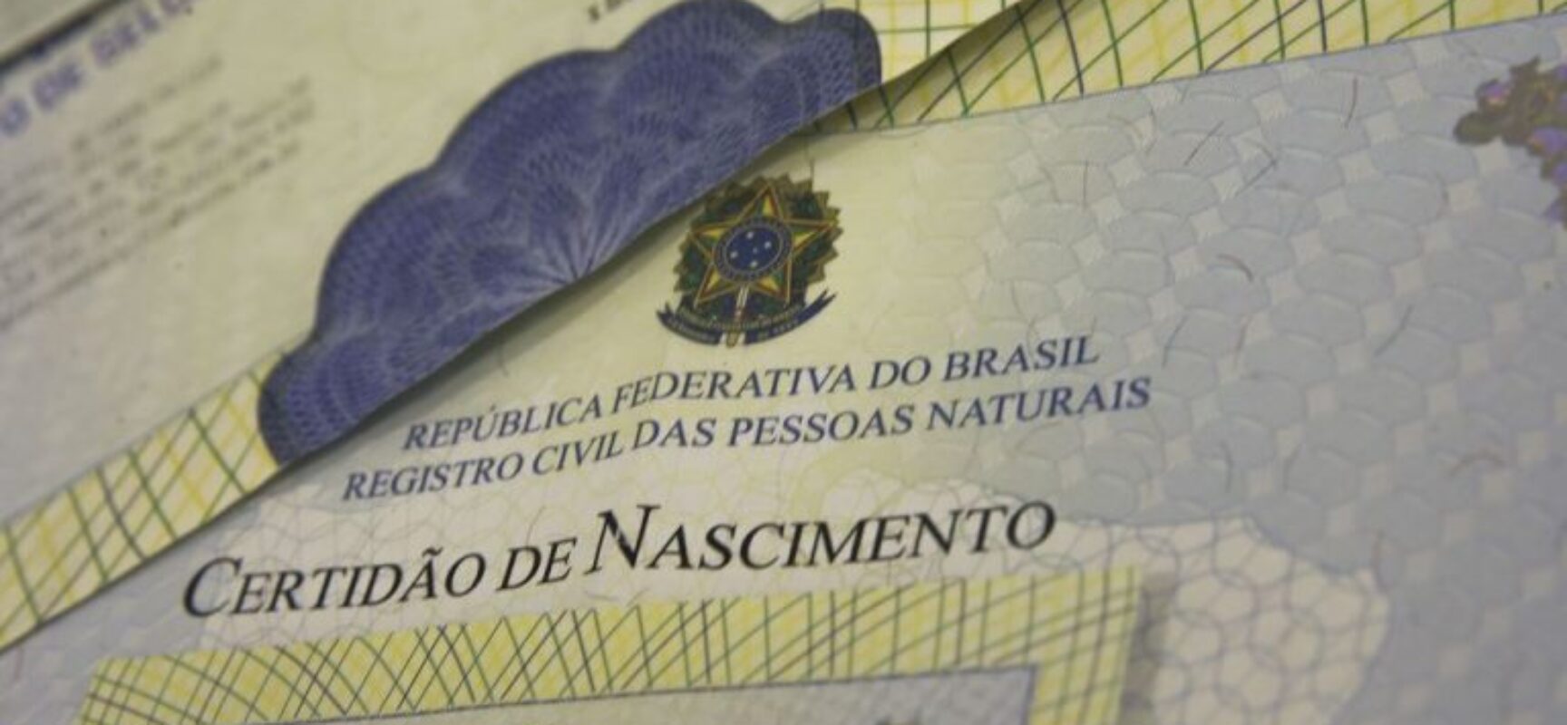 Projeto dispensa comprovação do estado civil dos pais na certidão de nascimento