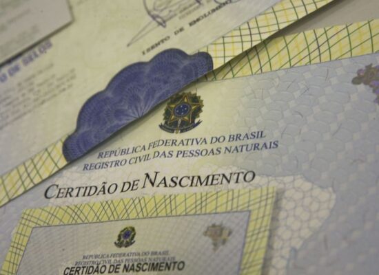 Projeto dispensa comprovação do estado civil dos pais na certidão de nascimento