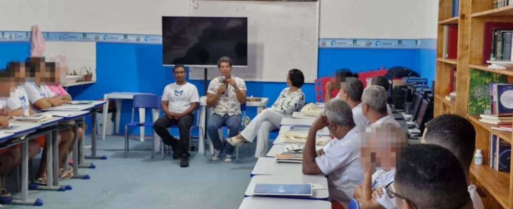 MPBA leva ator Jackson Costa para dialogar sobre importância da leitura com reeducandos de presídio em Itabuna