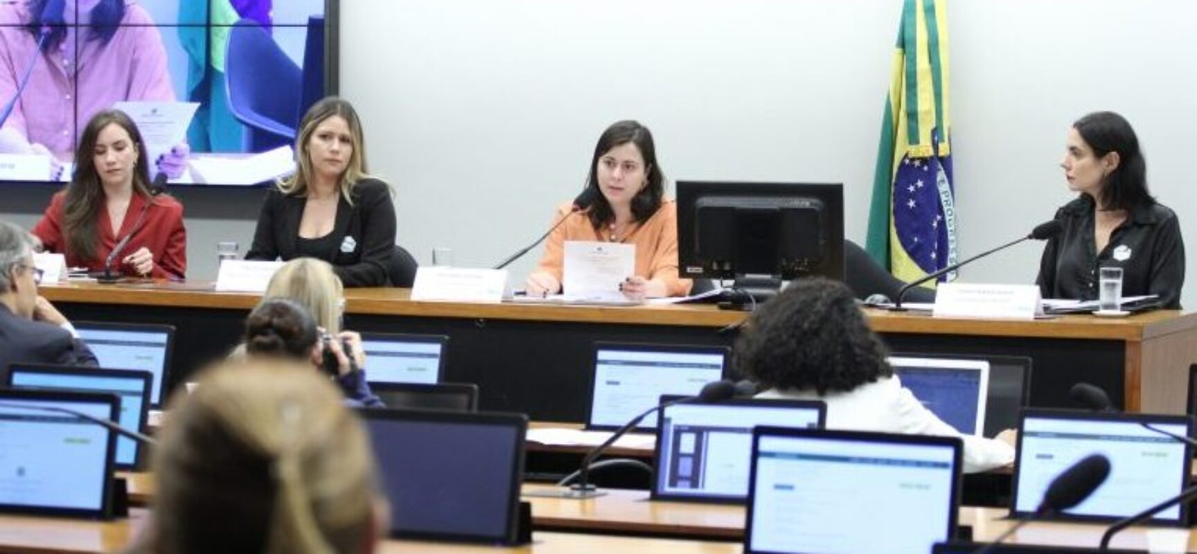 Debatedoras defendem mudanças na Convenção de Haia para mulheres vítimas de violência doméstica