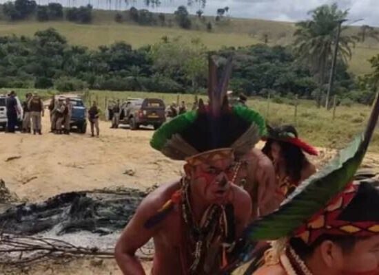 Ministra pede uso da Força Nacional para desarmar milícias usadas por fazendeiros contra indígenas na Bahia Ministra pede uso da Força Nacional para desarmar milícias usadas por fazendeiros contra indígenas na Bahia