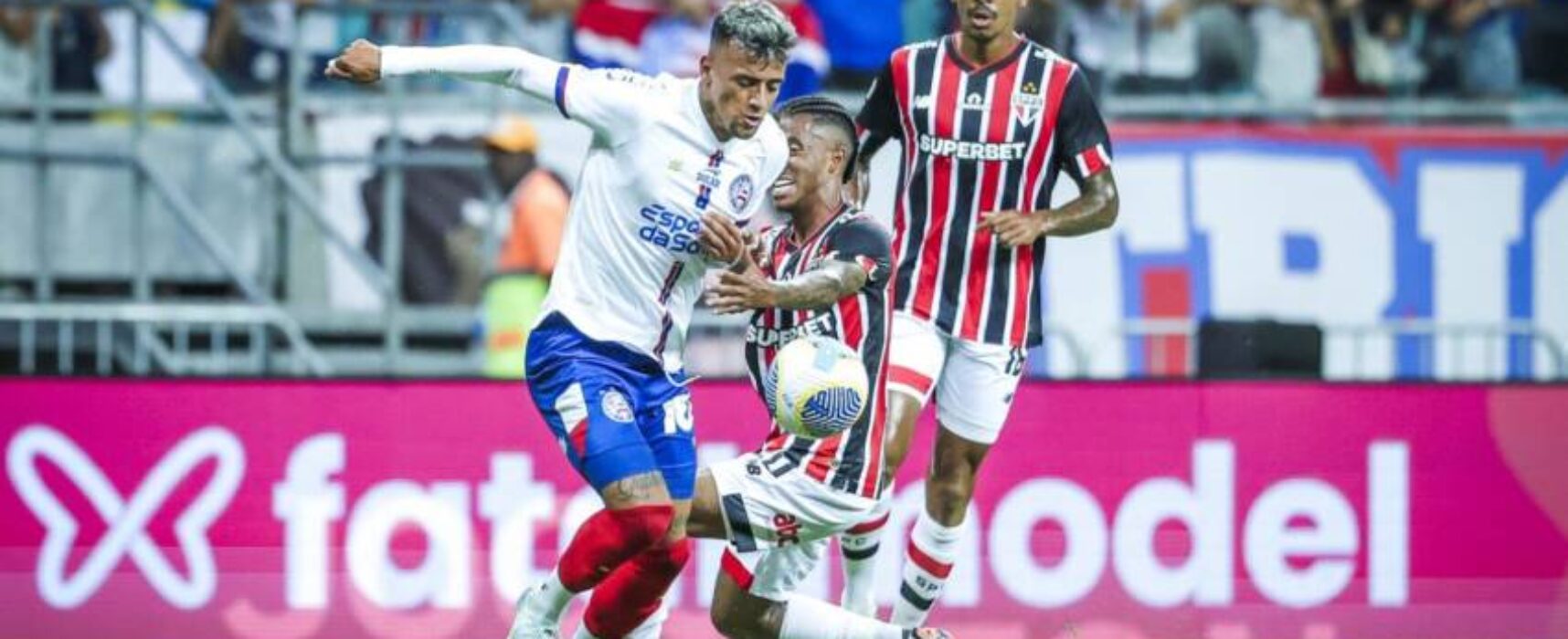 Com falha de Marcos Felipe, Bahia perde para o São Paulo em noite desastrosa na Fonte Nova