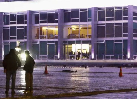 Lula se reunia com Zanin e Moraes no Alvorada durante ataque à Praça dos Três Poderes