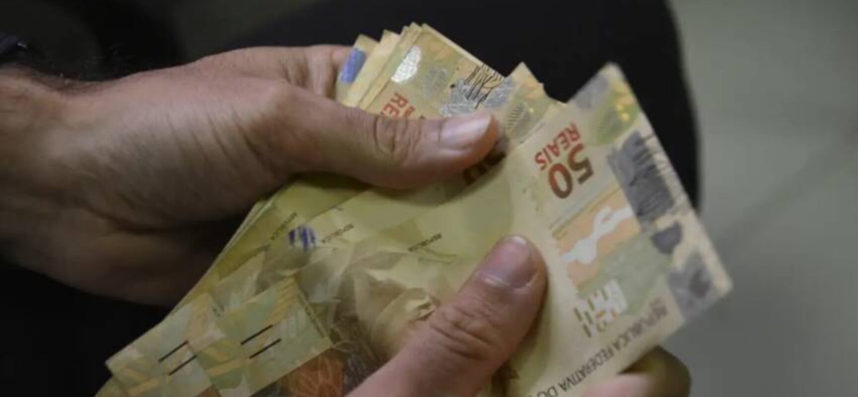 Salário mínimo pode chegar a R$ 1.521 em 2025, prevê Ministério da Fazenda