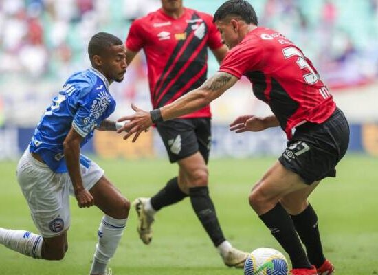No apagar das luzes, Bahia arranca empate com o Athletico-PR na Fonte Nova