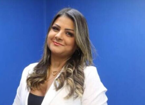 Hoje é dia de celebrar a vida e trajetória da competente Fabíola Gil!