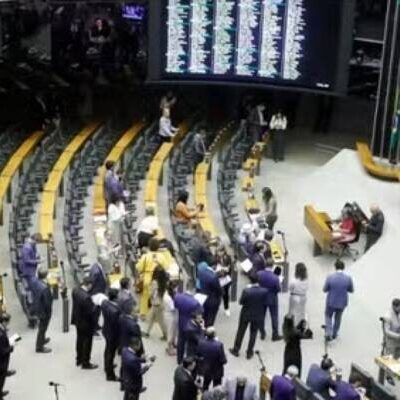 Comitiva de 37 deputados da oposição pretende viajar para posse de Donald Trump; confira os nomes