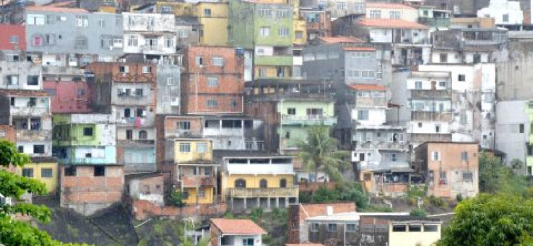 Quase 16,4 milhões de pessoas moram em favelas no Brasil, revela Censo