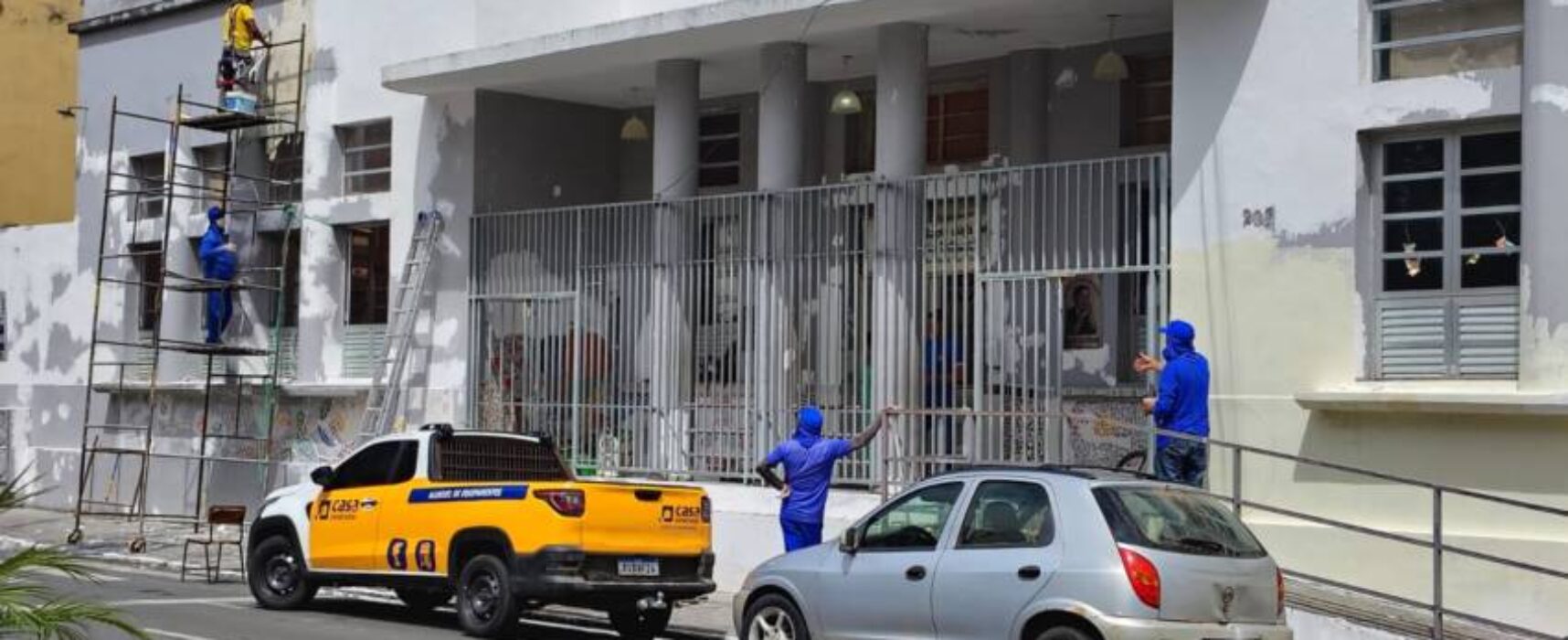 *Prefeitura de Itabuna faz reparos na rede elétrica  e nova pintura na fachada da  creche-escola Lúcia Oliveira*