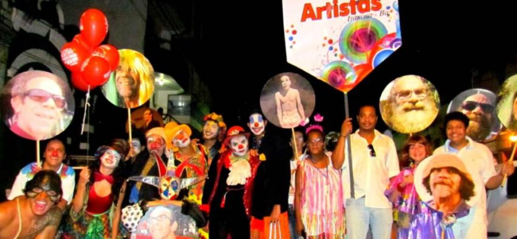 Escolas recebem exposição fotográfica da Palhasseata de Ilhéus