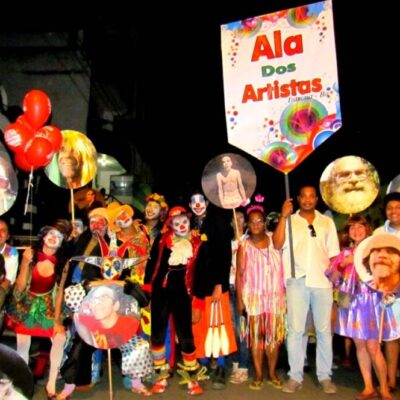 Escolas recebem exposição fotográfica da Palhasseata de Ilhéus