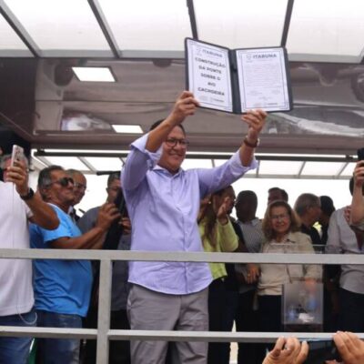 Prefeito Augusto Castro destaca a necessidade de melhorar mobilidade ao assinar ordem de serviço da nova pontes sobre o Rio Cachoeira