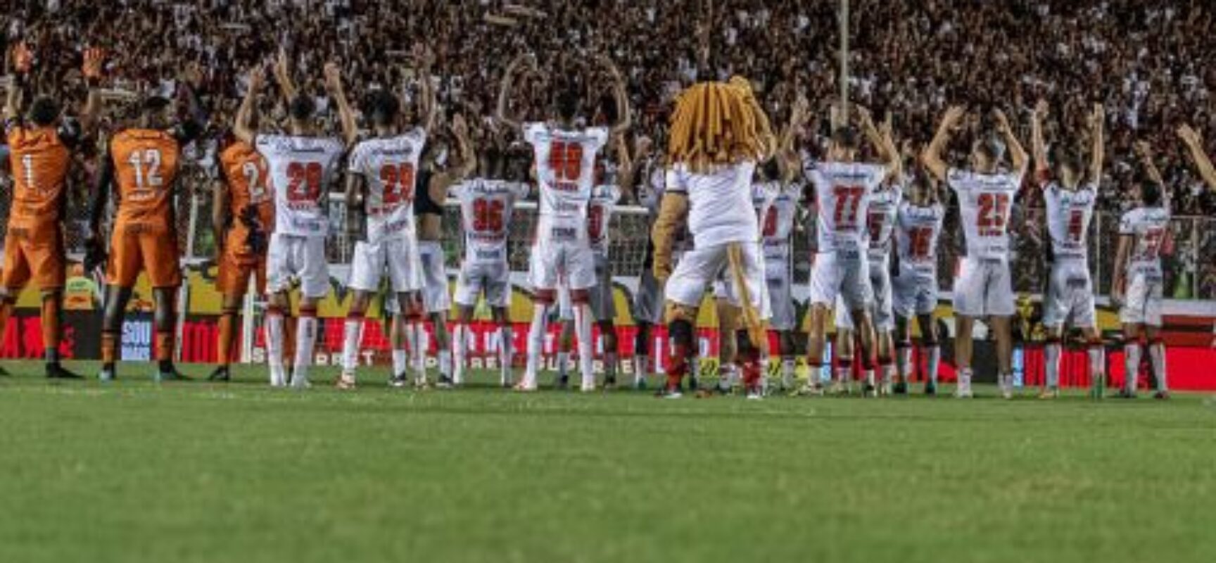 Vitória bate o Criciúma e se distancia do Z4 no Brasileirão