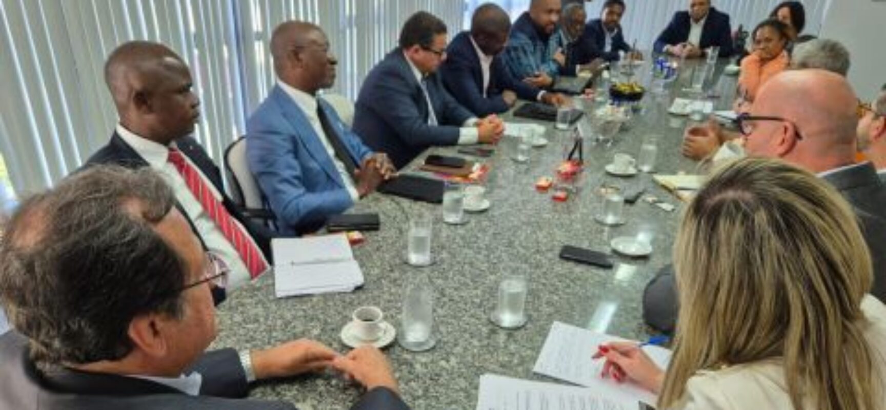 Governo da Bahia envia missão ao Benin para início de operação de voo direto