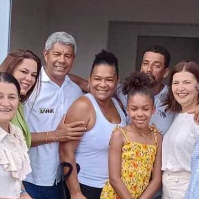 220 famílias, vítimas das chuvas de 21, recebem as chaves de suas casas, no Residencial Salobrinho