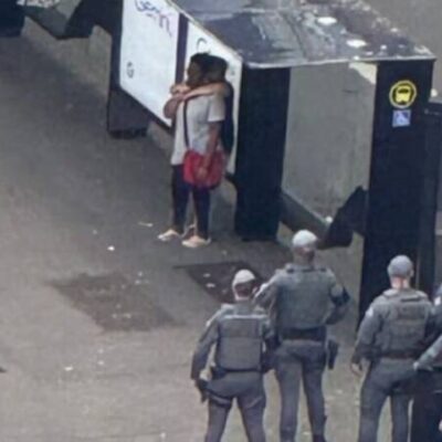 Mulher é resgatada após ser feita refém em ponto de ônibus na Avenida Paulista