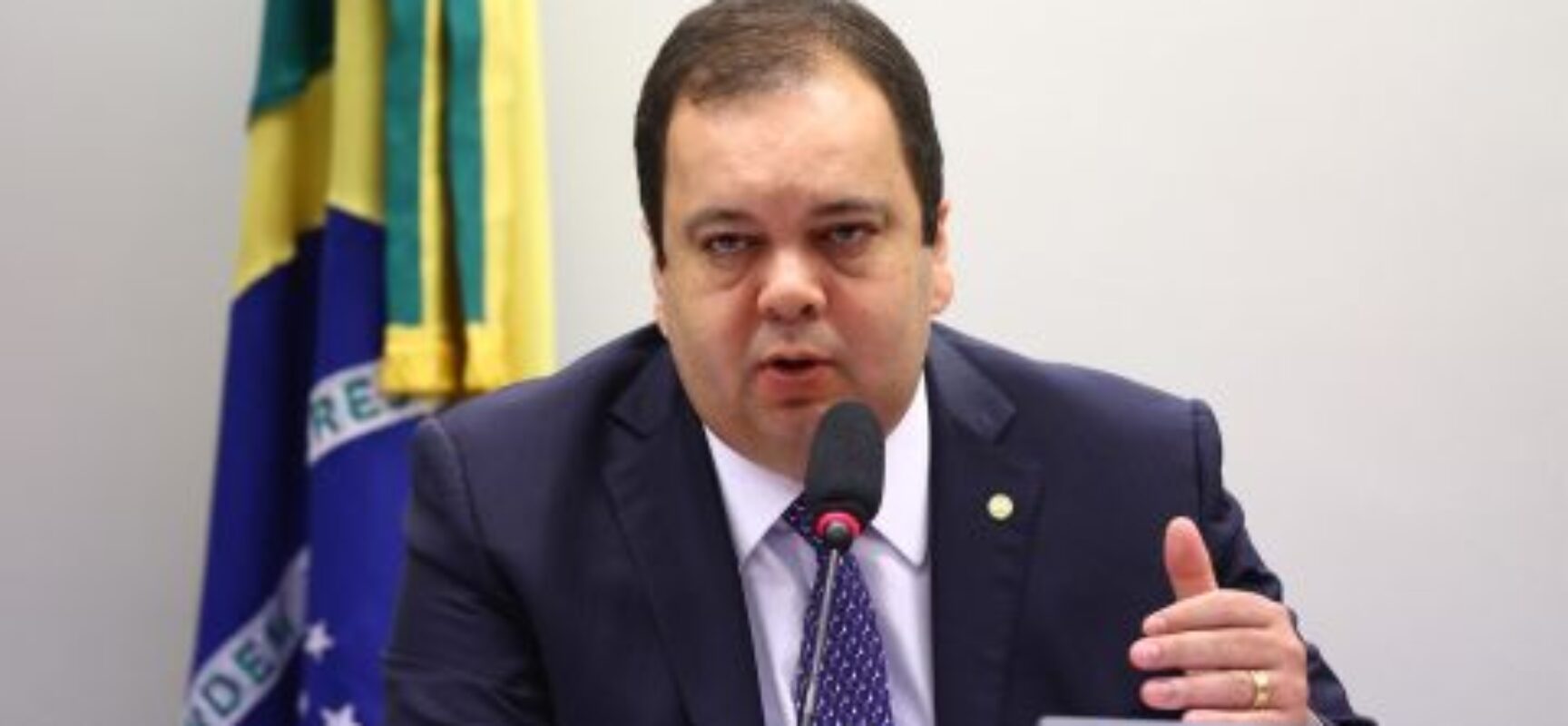 Manobra de Elmar Nascimento rumo ao governo Lula sofre revés