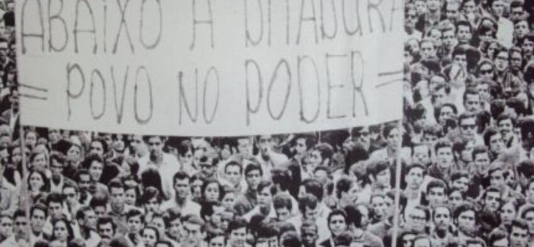 Performance no ato AI-5 Nunca Mais reforça memória contra ditadura