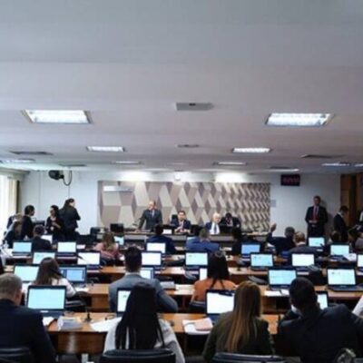 Reforma tributária com novo impacto no IVA é lida na CCJ do Senado
