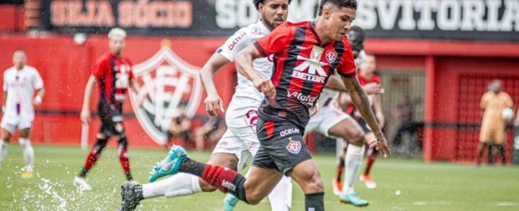 No Barradão, Vitória empata com o Barcelona de Ilhéus na abertura do Campeonato Baiano