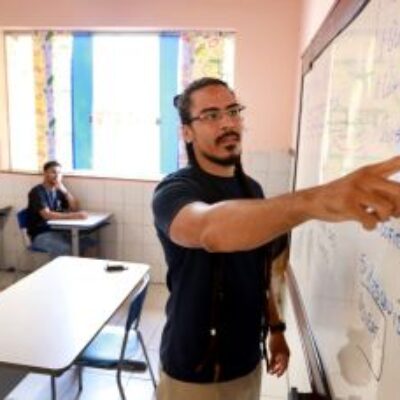 Governo pagará bolsa de R$ 1.050 para estimular formação de professores