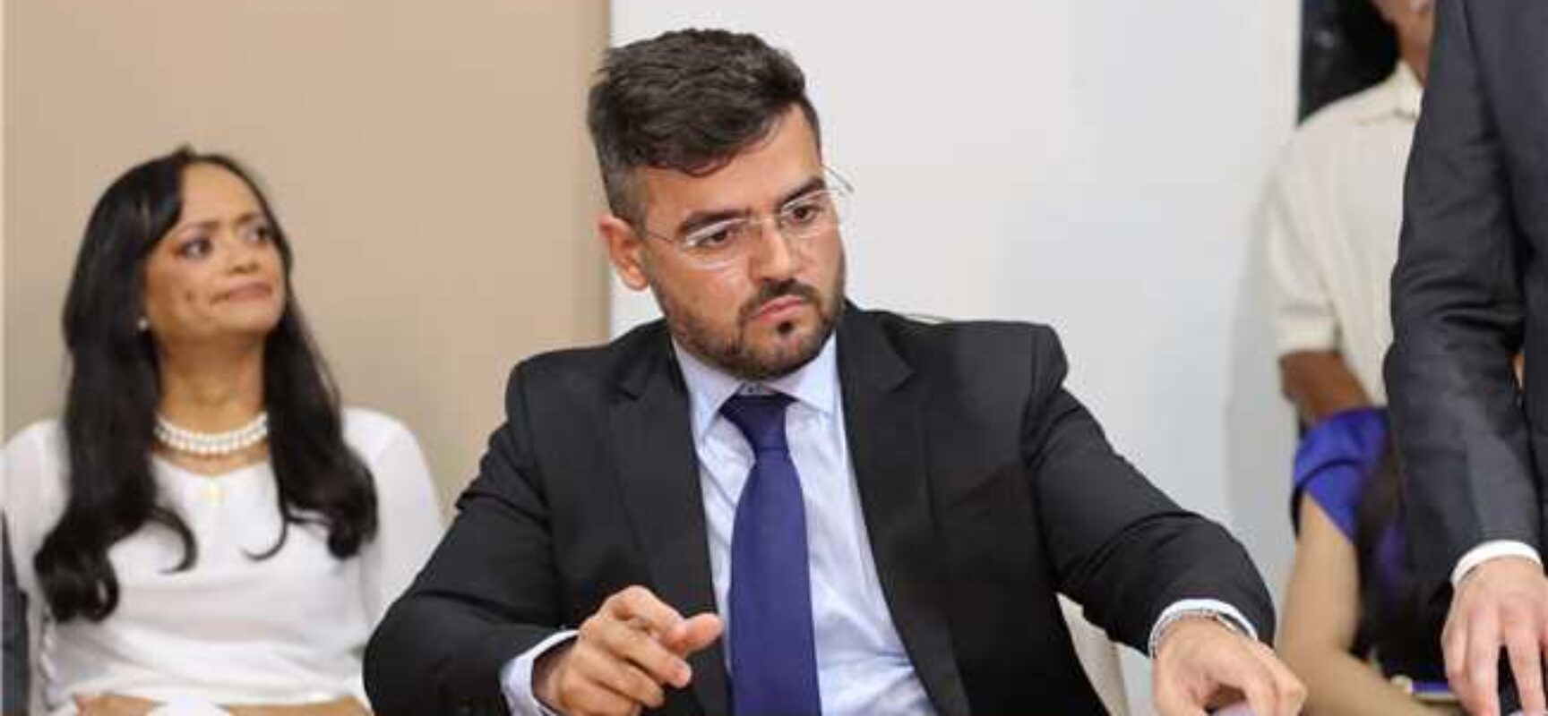 Prefeito Valderico Junior cumpre decisão judicial e nomeia servidoras aprovadas no concurso de 2016