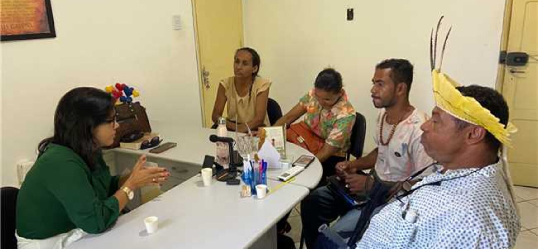 Prefeitura discute melhorias na educação em reunião com lideranças indígenas