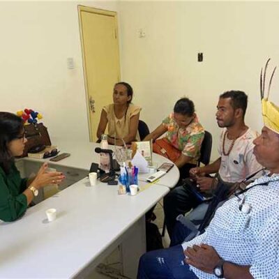 Prefeitura discute melhorias na educação em reunião com lideranças indígenas