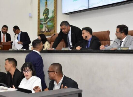 Câmara de Feira de Santana aprova redução de salários de servidores não-efetivos