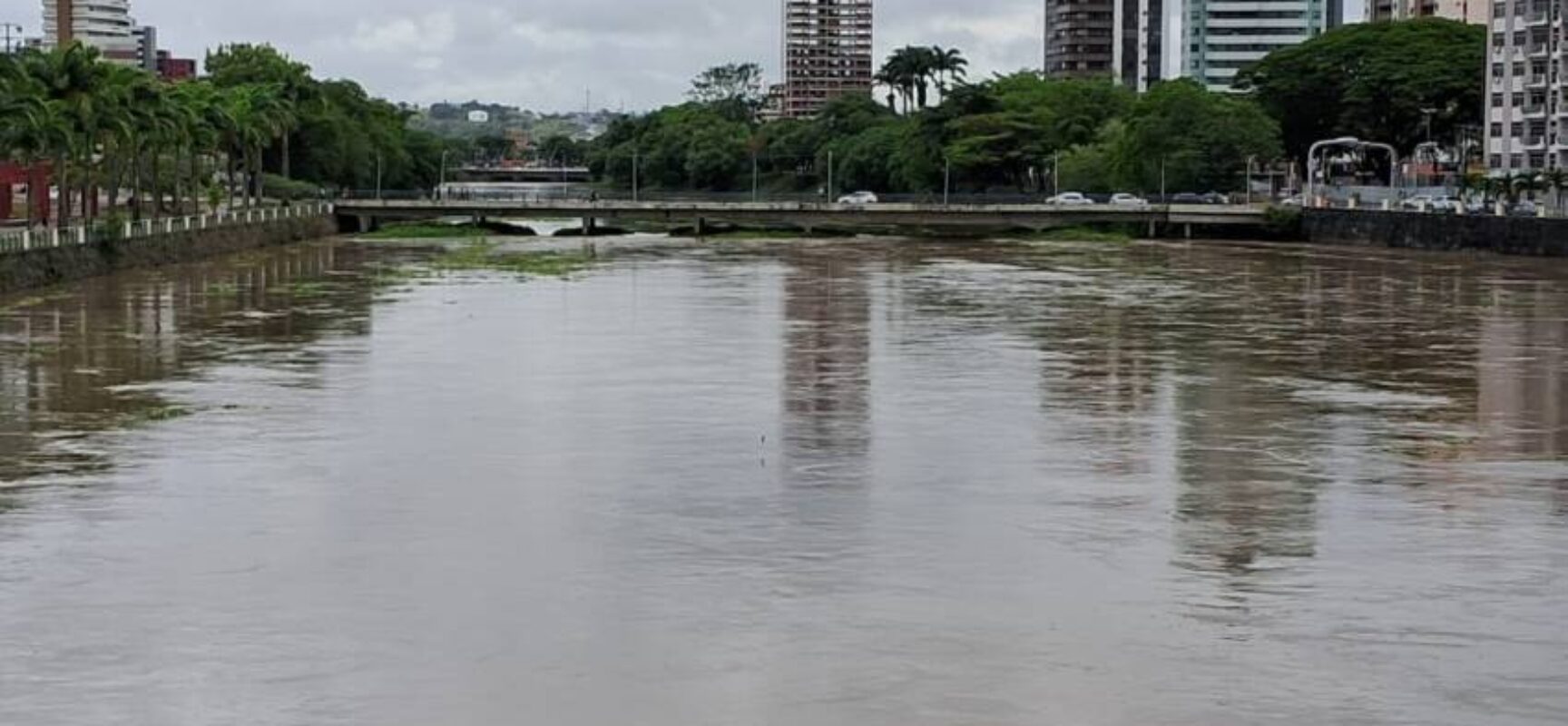 *Prefeitura monitora as consequências das chuvas e a situação do Rio Cachoeira em Itabuna*