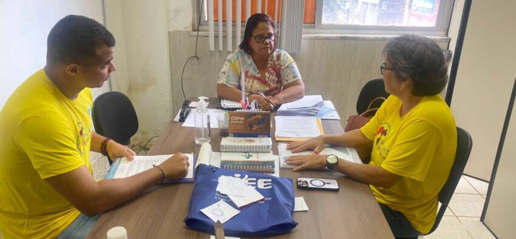 Secretária de Saúde de Ilhéus se reúne com a ONG Planeta dos Bichos