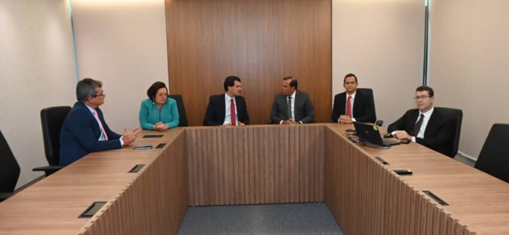 Carnaval 2025 – MPBA recebe vice-governador e representantes de camarotes para alinhar ações no Carnaval de Salvador