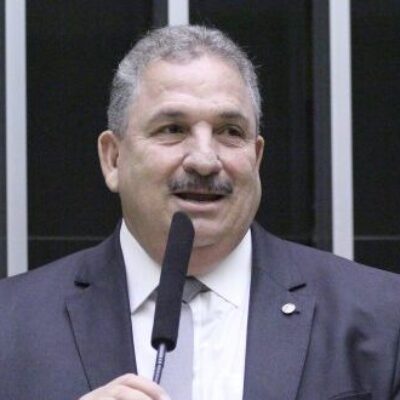 Comissão aprova projeto que inclui vacinação domiciliar de idosos no calendário oficial de vacinação