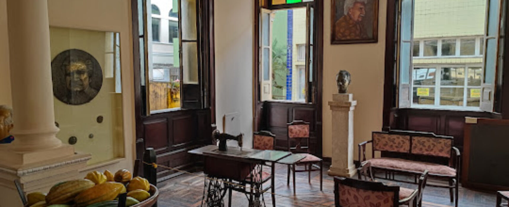 Prefeitura de Ilhéus promove trabalho de preservação do acervo da Casa Jorge Amado