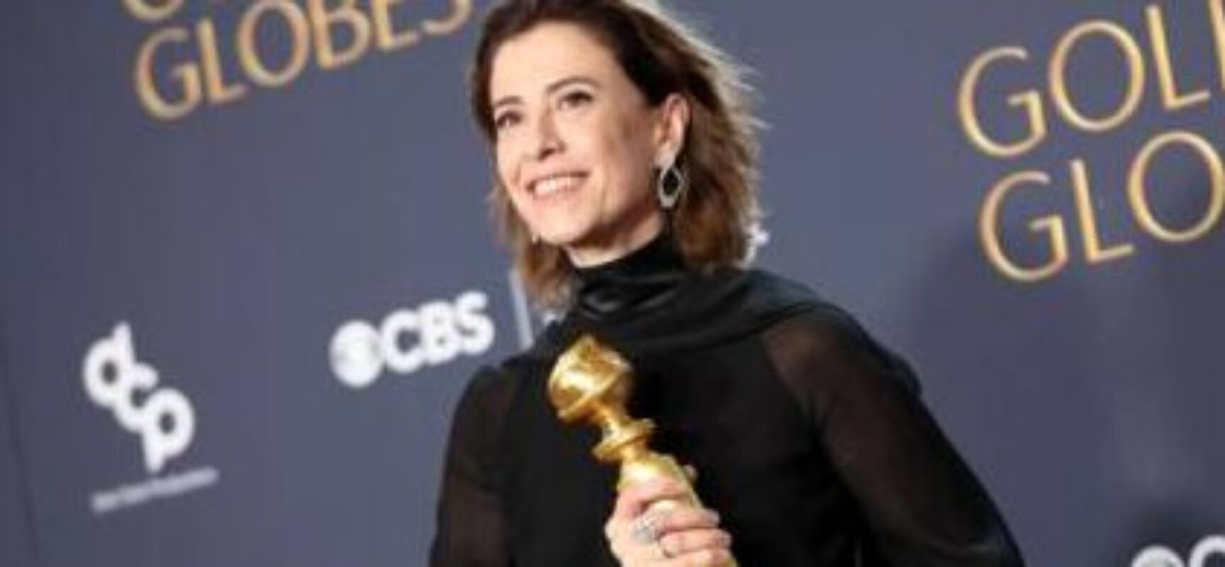 Após vencer Globo de Ouro, Fernanda Torres chega a 3 milhões de seguidores