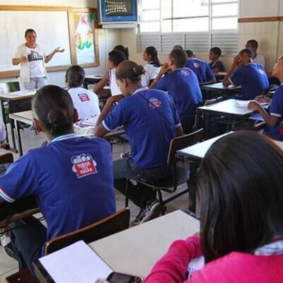 Novo piso salarial para professores da Bahia é confirmado por Jerônimo Rodrigues